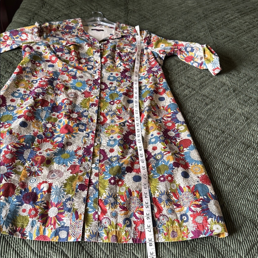 Liberty Art Fabrics. A beautiful bright floral cotton shirt-dress. - Picture 9 of 10